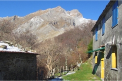 811  Le  Alpi Apuane-  Vergheto: il Paese abbandonato