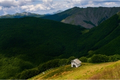 224-  -Appennino dalla  Focerella al Passo delle Radici - Rifugio-prado