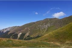 247-s  -Appennino dalla  Focerella al Passo delle Radici- Sullo-sfondo-Il-Prado