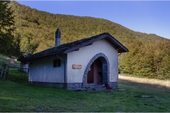 384-Appennino dalla  Focerella al Passo delle Radici-Rifugio-Le-Maccherie