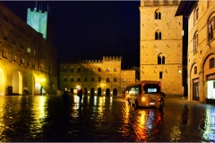 118.-Volterra-Piazza-dei-Priori -Sotto la pioggia.